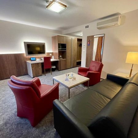 Hotel Merkur ラントシュトゥール エクステリア 写真