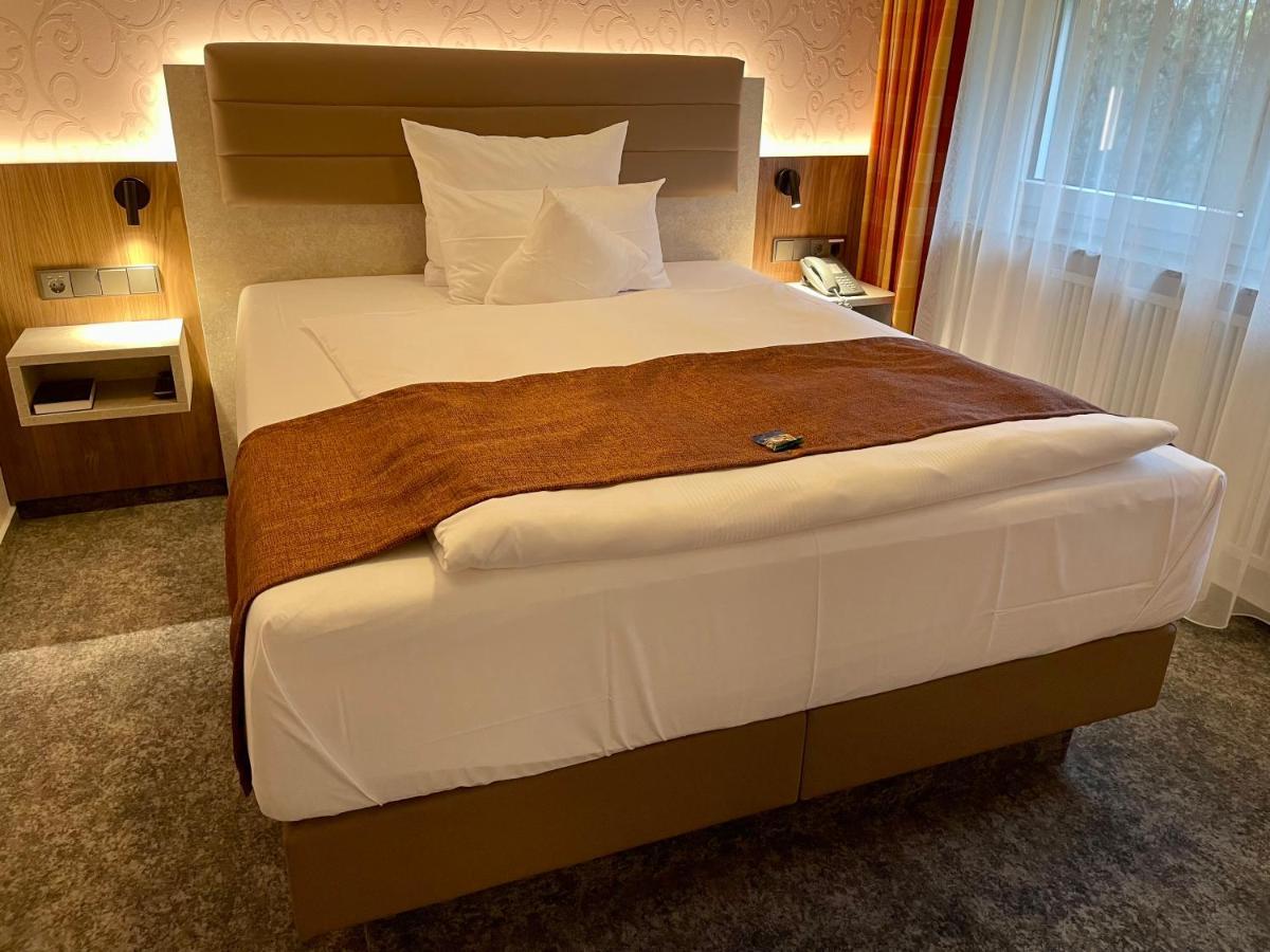 Hotel Merkur ラントシュトゥール エクステリア 写真