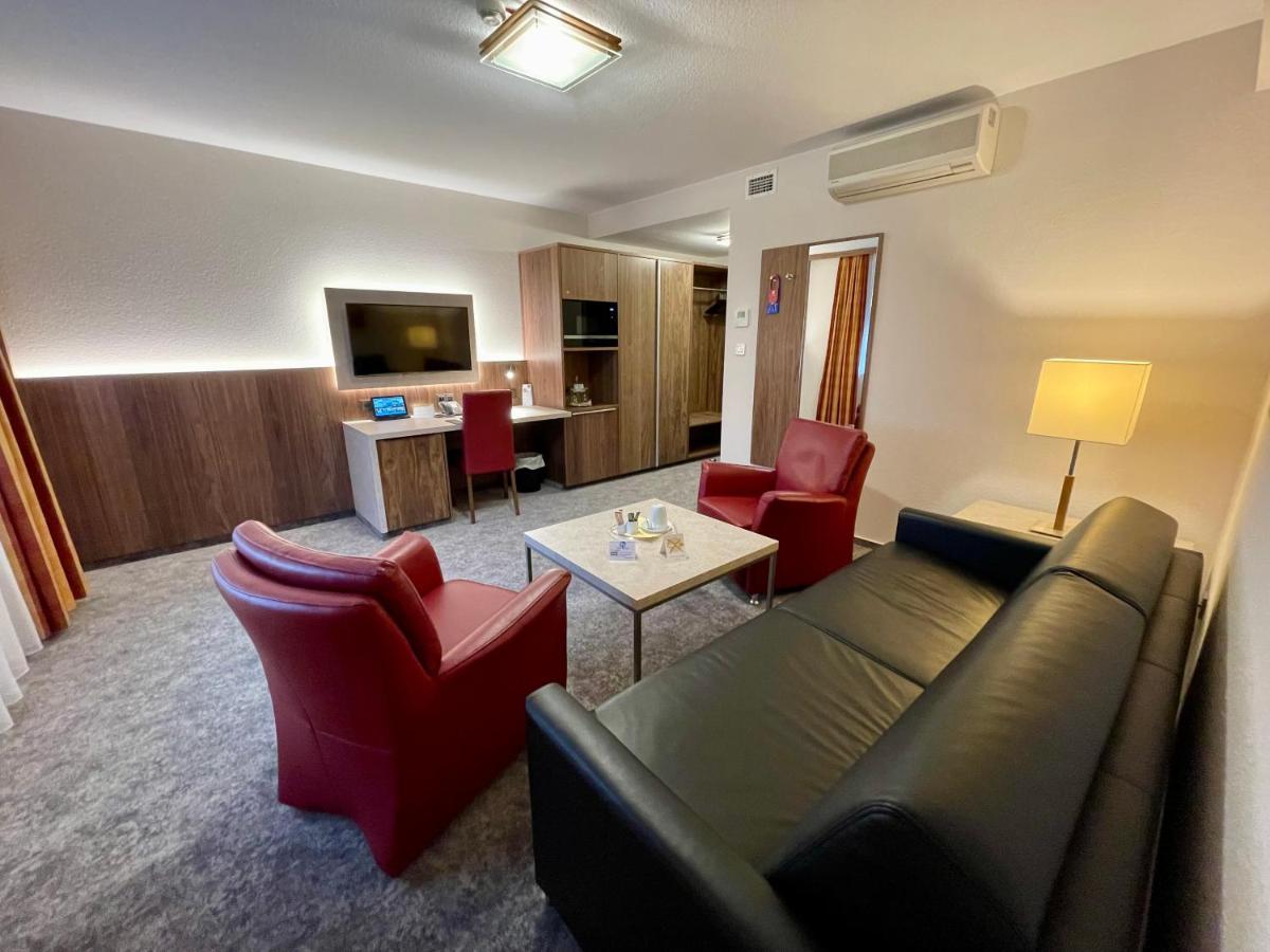 Hotel Merkur ラントシュトゥール エクステリア 写真