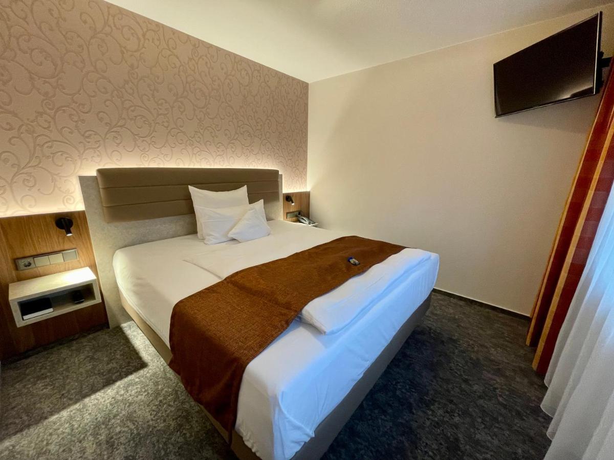 Hotel Merkur ラントシュトゥール エクステリア 写真