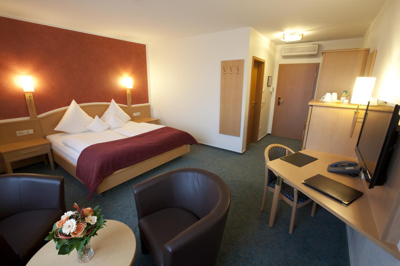 Hotel Merkur ラントシュトゥール エクステリア 写真
