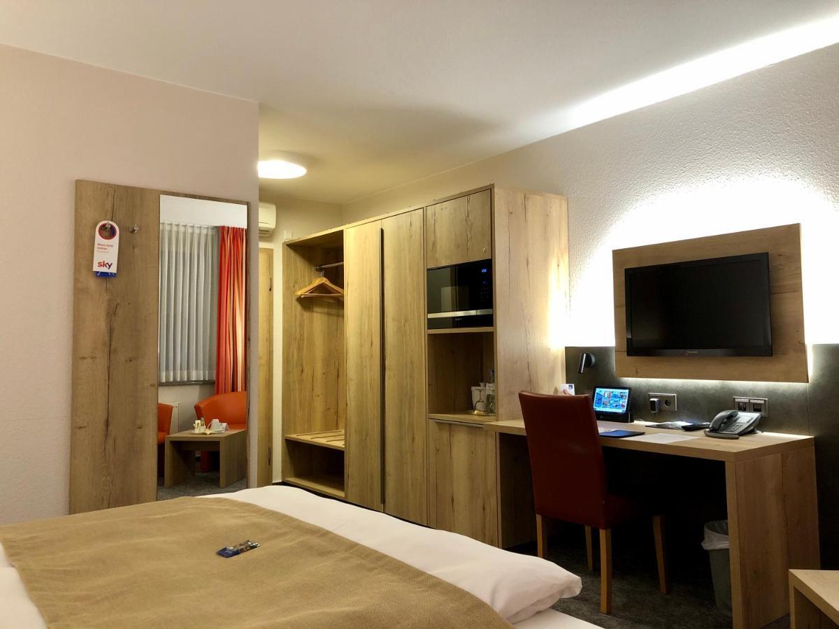 Hotel Merkur ラントシュトゥール エクステリア 写真