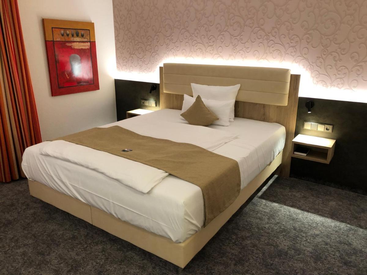 Hotel Merkur ラントシュトゥール エクステリア 写真