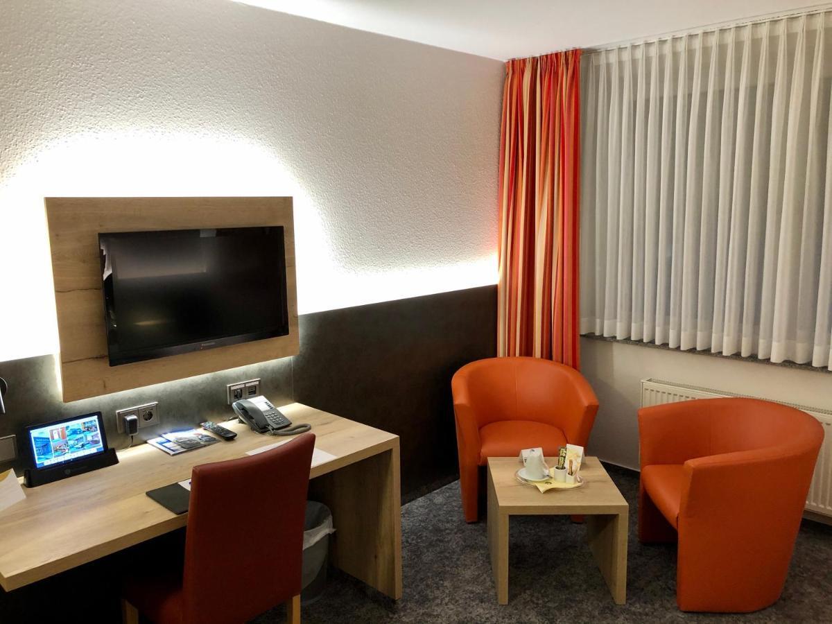 Hotel Merkur ラントシュトゥール エクステリア 写真